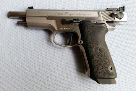 Hola un amigo me ha pedido que le ponga este anuncio de venta de sus armas por no manejarse con internet, 00