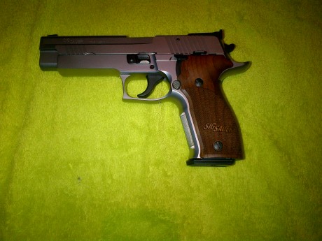 Vendo Pistola Sig Sauer modelo 226 x Five dos cargadores y dos cachas poco uso como nueva guiada en F 00