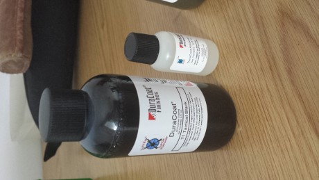 Buenas.

Vendo dos botes de pintura Duracoat con su correspondiente endurecedor.

Los botes son de 8oz 00
