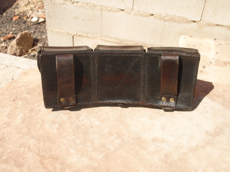 vendo esta cartuchera de tres compartimentos para peines de los mauser que usaba la guardia civil de la 00