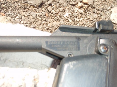 vendo gamo cadet delta del calibre 4,5 ,le falta un poco de pavon donde van las monturas,por lo demas 00