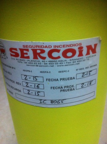 Por adquirir otra botella mas grande, vendo esta recién retimbrada como se aprecia en la etiqueta, válida 01