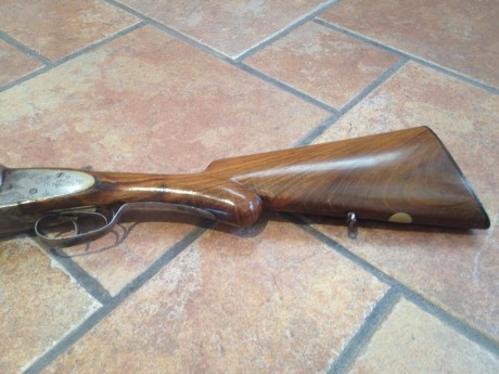 VENDO Escopeta paralela AMADEO MENDICUTE del calibre 12. En uno de los cañones se puede leer Fabrica de 11