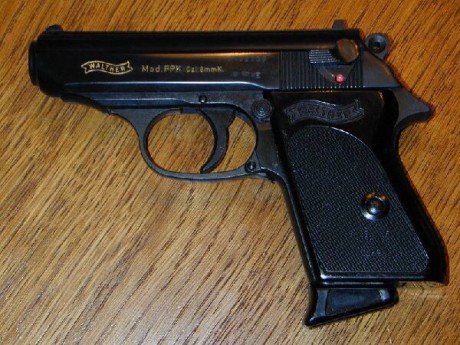 Pues en realidad me quedé sorprendido cuando vi ésta última.
Una pistola bien construida, con partes de 30