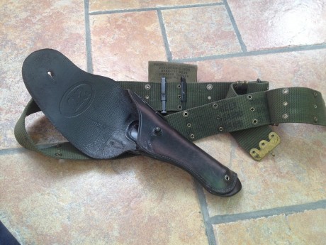 Vendo Conjunto ORIGINAL de ceñidor, porta-cargador y funda para Colt 1911 del ejercito USA. 
La funda 11