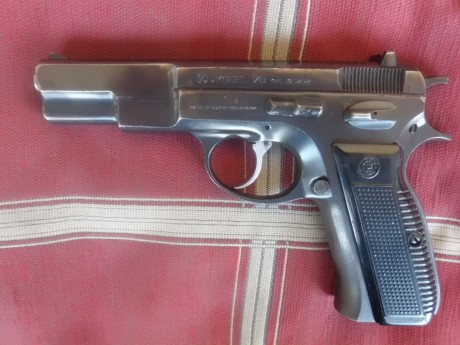 Vendo mi CZ 75 de 9 mm. Parabellum Made in Checoslovaquia en perfecto estado. La entrego con su correspondiente 02