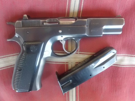 Vendo mi CZ 75 de 9 mm. Parabellum Made in Checoslovaquia en perfecto estado. La entrego con su correspondiente 01