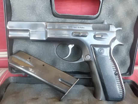 Vendo mi CZ 75 de 9 mm. Parabellum Made in Checoslovaquia en perfecto estado. La entrego con su correspondiente 00