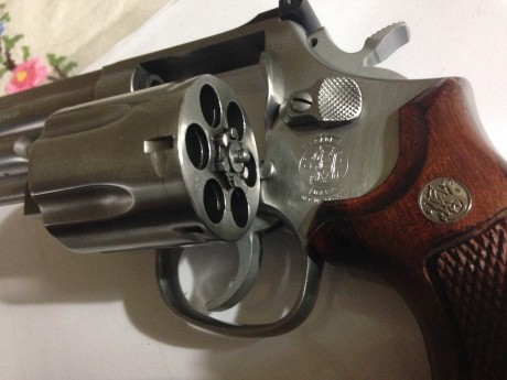 Vendo Smith and Wesson 686 357 mag.
Estado impecable, solo ha disparado 38Wc.
340 euros portes incluidos.
Guiado 00
