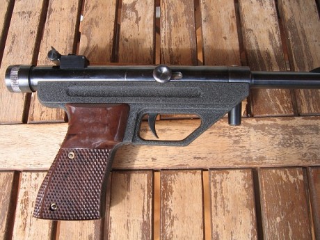 Buenas tardes.
Vendo pistola Hammerli mod. Single cañón corto, con la caja original.
Está en perfecto 00