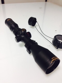 Buenas.Un amigo vende visor arriba indicado, probado en fusil y cambiado por otro. esta en perfectas condiciones..Pide 00