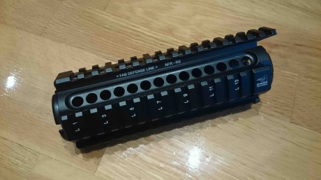 Pongo a la venta este guardamanos  quadrail  FAB Defense, fabricado en Israel, para la carabina M4.  Es 01