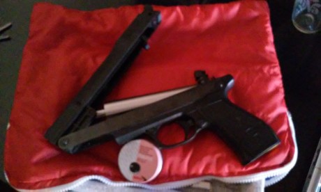 HOLA.
VENDO ARMA DE AIRE COMPRIMIDO MARCA GAMO
NO SE MUCHO DE ESTE TEMA, LA TENGO COMO UN REGALO DESDE 00