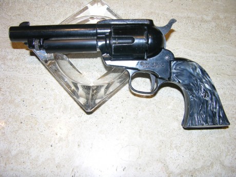 REVÓLVER Colt 1873 Single Action Army -CROSMAN SA6- "EL DESEADO" cañon 4 3/4"; 364 Fps

PIEZA 02