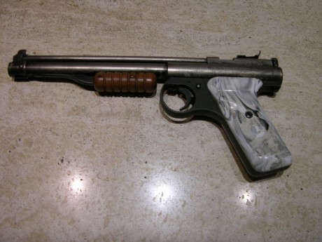 Otra pistola de aire comprimido de mi colección. La Benjamin 132, 1 ª Variante, Calibre .22; realizada 02