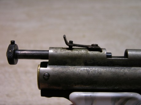 Otra pistola de aire comprimido de mi colección. La Benjamin 132, 1 ª Variante, Calibre .22; realizada 00