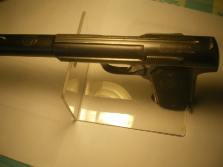 Astra 400 en Libro de Coleccionista en venta, el arma esta en Madrid 750e + portes si es fuera de Madrid. 02