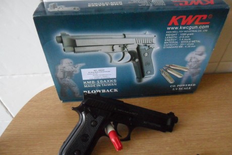 Hola, vendo esta pistola marca KWC, modelo KMB-15AXKS, con blowback (CO2), en muy buen estado, funcionando 00