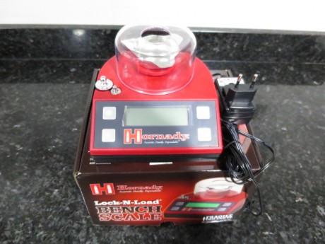 Por no usarla  vendo esta balanza de precisión Hornady, prácticamente a estrenar. 
Extraordinariamente 02