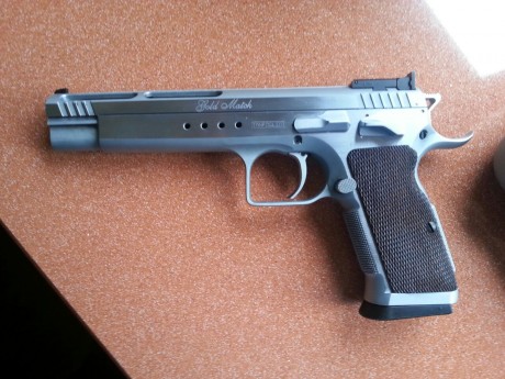 Hola a todos un amigo vende una Tanfoglio P19 Gold Match en calibre 9 mm.pb.,la tiene impecable habrá 02