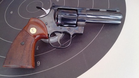 Vendo Colt Python de 4 pulgadas en acabado Royal Blue y pavón al 98%.
Sobra decir que el calibre es .357 00