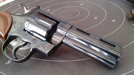 Vendo Colt Python de 4 pulgadas en acabado Royal Blue y pavón al 98%.
Sobra decir que el calibre es .357 10