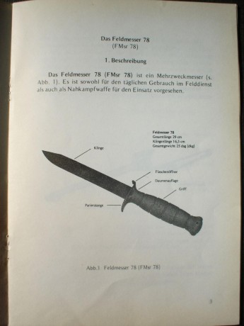 Traducción:

"El cuchillo de campo 78

Descripción
El cuchillo de campo 78 es un cuchillo multifunción. 00