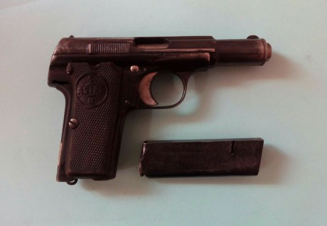 Se vende:
Marca y modelo: Astra 300, conocida como "Purito".
Calibre: 9 corto.
Zona: Madrid.
Precio: 00