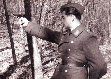 Hace unos días encontré por casualidad en una web extranjera un arma a la venta que hacía muchos años 100