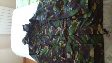 Hola:


Vendo CHAQUETON ó SMOCK (es el modelo que lleva capucha, o C95) en camuflaje DMP británico en 00
