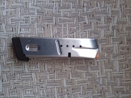 Compañeros vendo.
Cargador de s&w modelo 5906 en perfecto estado. 01