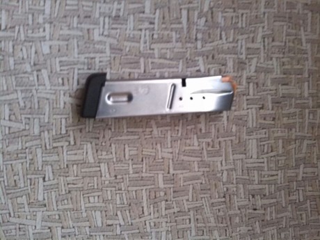 Compañeros vendo.
Cargador de s&w modelo 5906 en perfecto estado. 00