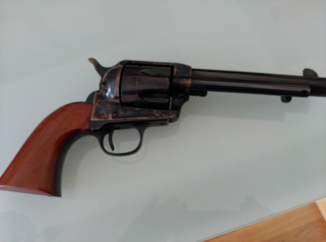 Por no usar y por no ser lo mío las armas cortas, vendo mi  Uberti Cattleman en 45 long colt, con cañón 01