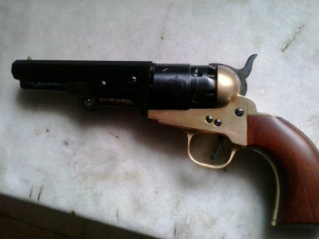hola conpañeros,ayer me puse a desarmar un revolver san marcos cal 44.presente en las fotos y no ay manera 02