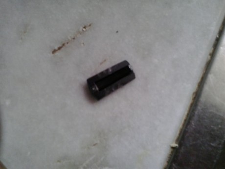 hola conpañeros,ayer me puse a desarmar un revolver san marcos cal 44.presente en las fotos y no ay manera 01