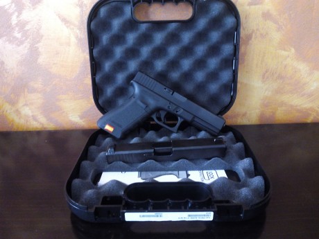 -Vendo pistola Hk p7 m13 con cachas Nill por 1250 Euros con portes.
-Glock 17 con corredera completa del 00