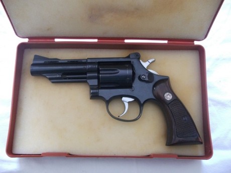Vendo revolver LLAMA COMANCHE III Cal. 357 Mag. 
Está nuevo, casi sin uso.  250€
Un saludo. 02