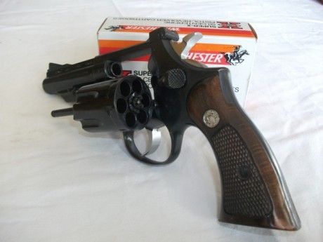 Vendo revolver LLAMA COMANCHE III Cal. 357 Mag. 
Está nuevo, casi sin uso.  250€
Un saludo. 00