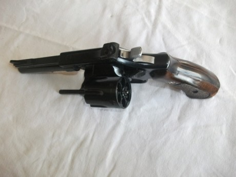 Vendo revolver LLAMA COMANCHE III Cal. 357 Mag. 
Está nuevo, casi sin uso.  250€
Un saludo. 10