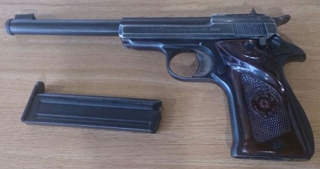 Se vende Star modelo "F" OLIMPIC cal 22 corto, tiene un solo cargador y está guiada en "A"
Se 02