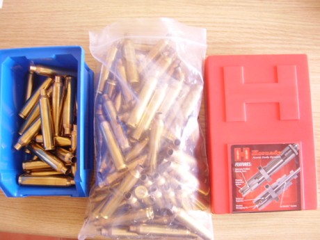 Vendo dies Hornady Custom grade calibre 7 mm Remington Ultramagnum con Shell Holder, apenas usados. Die 01