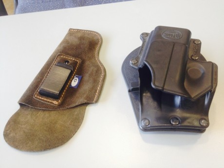 Vendo estas dos fundas para Glock 26.

Rigida (Exterior) marca FOBUS: 25.-€---SIN USO, solo probada.
Flexible 02
