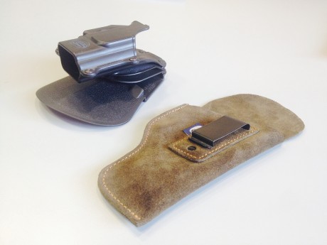 Vendo estas dos fundas para Glock 26.

Rigida (Exterior) marca FOBUS: 25.-€---SIN USO, solo probada.
Flexible 10