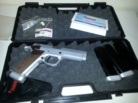Pistola Pardini gt9, cal 9mm , cañón de 5 pulgadas, 4 cargadores ,dos de ellos sin estrenar, maletín y 02