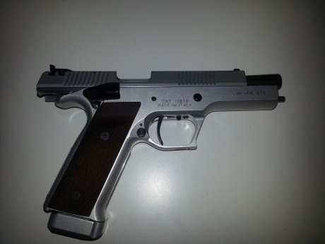 Pistola Pardini gt9, cal 9mm , cañón de 5 pulgadas, 4 cargadores ,dos de ellos sin estrenar, maletín y 01
