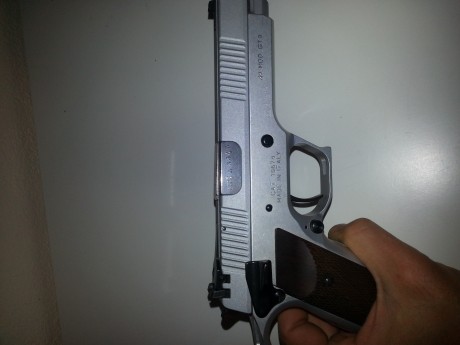 Pistola Pardini gt9, cal 9mm , cañón de 5 pulgadas, 4 cargadores ,dos de ellos sin estrenar, maletín y 00