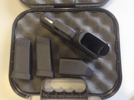 Vendo Glock 30 (subcompacta calibre 45 Auto) en perfecto estado.
Apenas ha disparado y no tiene ni la 10