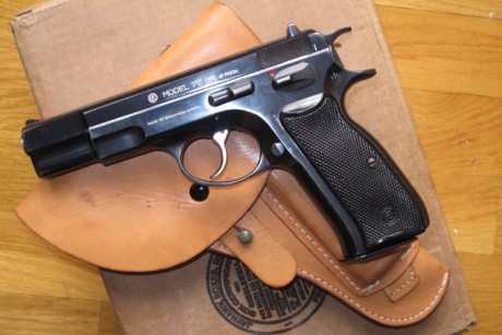 Se vende CZ 75, cal. 9 Pb, con 2 cargaddores y maletín rígido .

Arma precisa, en muy buen estado, acabado 30