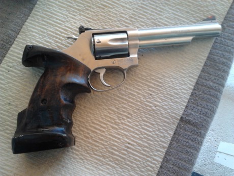 Vendo revolver S&W Modelo 60-18 cal 357 Magnun, o 38 WC, con tambor de 5, cachas originales de madera 00