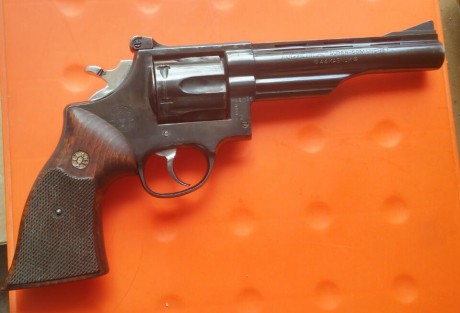 Vendo revolver llama del calibre 44 magnum. Esta en perfecto estado. Seria de seis pulgadas. Esta guiado 02